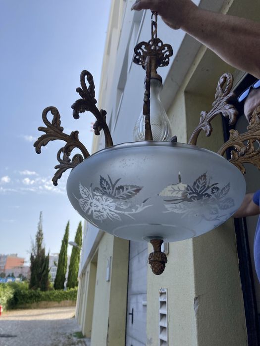 Dois candeeiros de teto