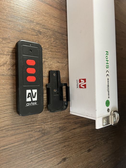 Ekran Avtek Business Electric 200