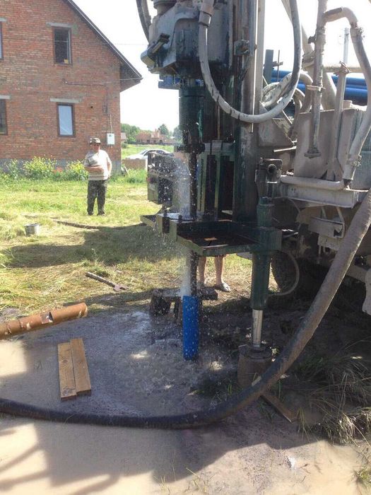 Буріння свердловин Бурение скважин на воду(Під ключ)