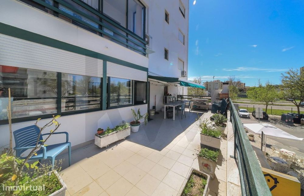 Apartamento T2 com Terraço e Churrasqueira — Barreiro E Lavradio, Setúbal