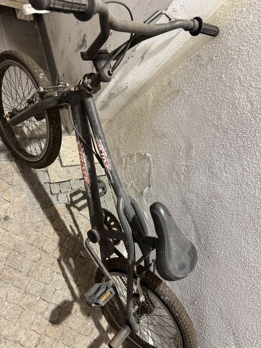 Bicicleta bmx preta