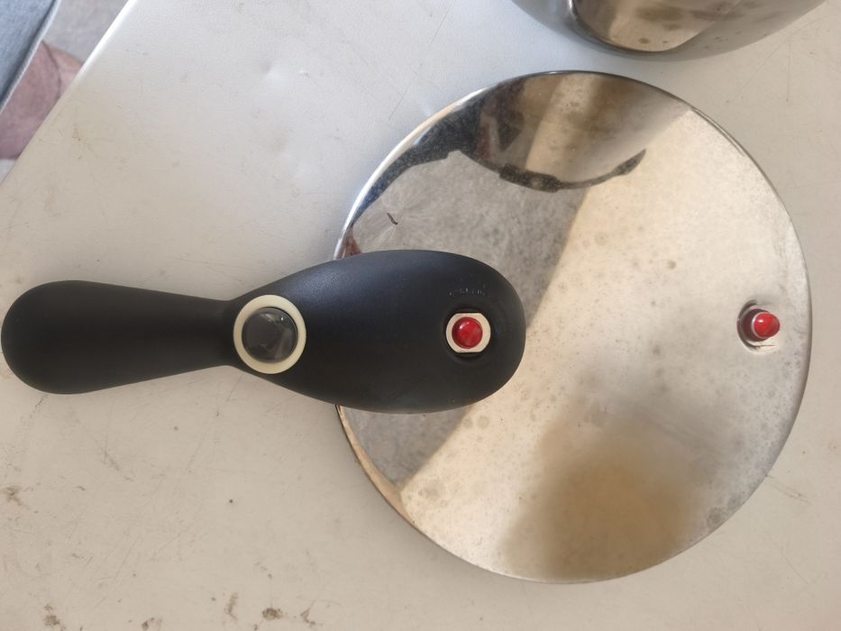 Panela de pressão nunca usada
