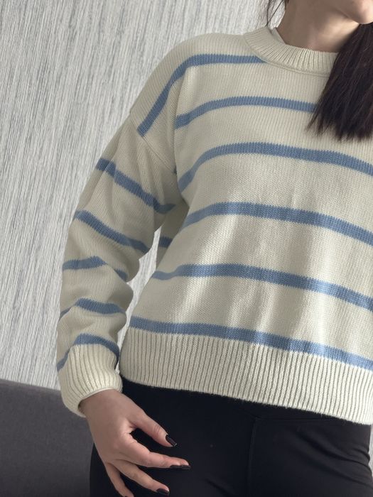 Светр в полоску вязаний