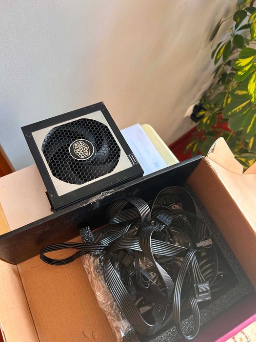 Zasilacz Cooler Master V750 750W 80+ Gold – Modularny