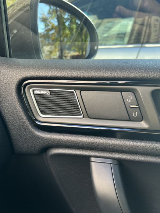 Автомобіль Volkswagen Touareg NF 2010