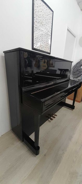 Piano vertical design Alemão Samick em excelente estado
