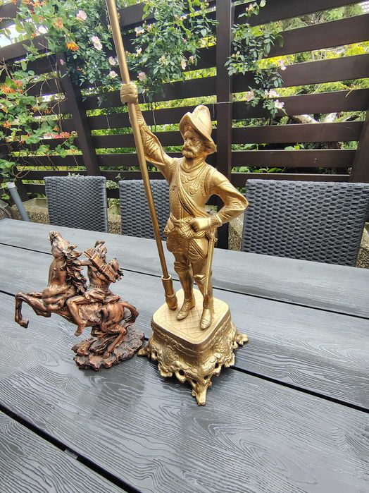 Konkwistador figura z metalu i apacz na koniu