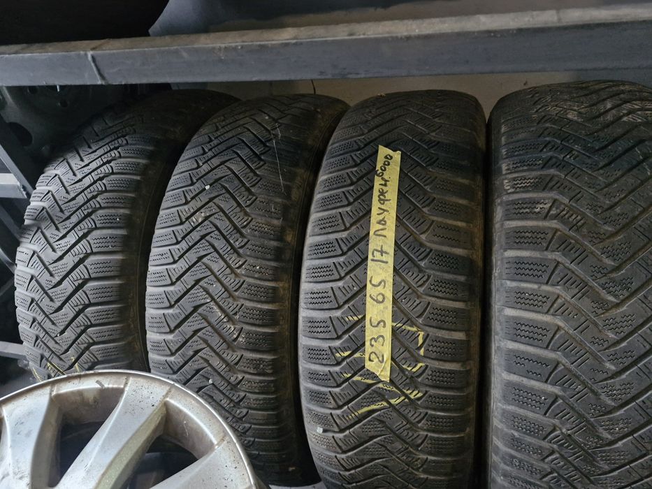Шина 235 65 17 лауфен.
