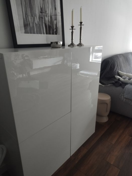 Aparador IKEA espaçoso