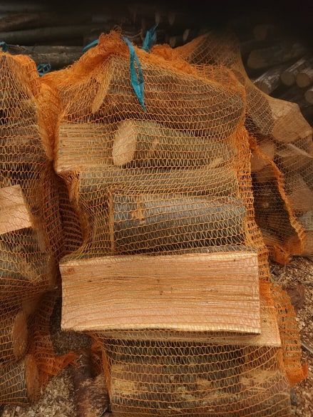 Drewno kominkowe & do wędzenia OLCHA w workach | 30 litrów 50x80 cm