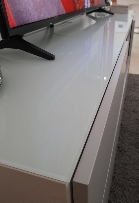 Móvel Besta ikea com pés