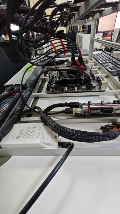 Продам отличную майнинг ферму на 8 карт (без видеокарт)