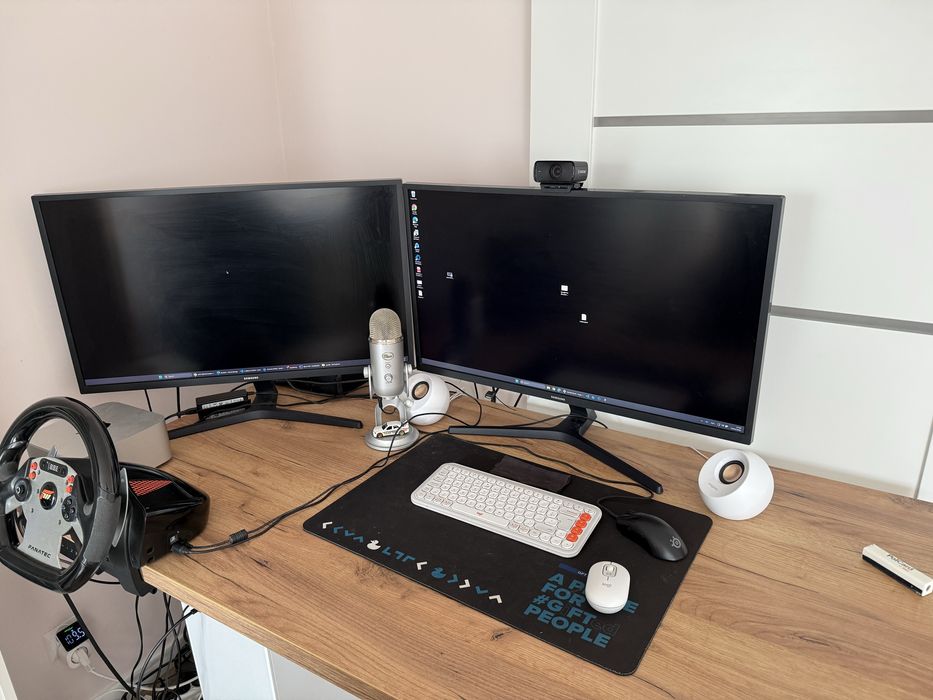 2x monitor Samsung 32” 4K + uchwyt ART L-18GD