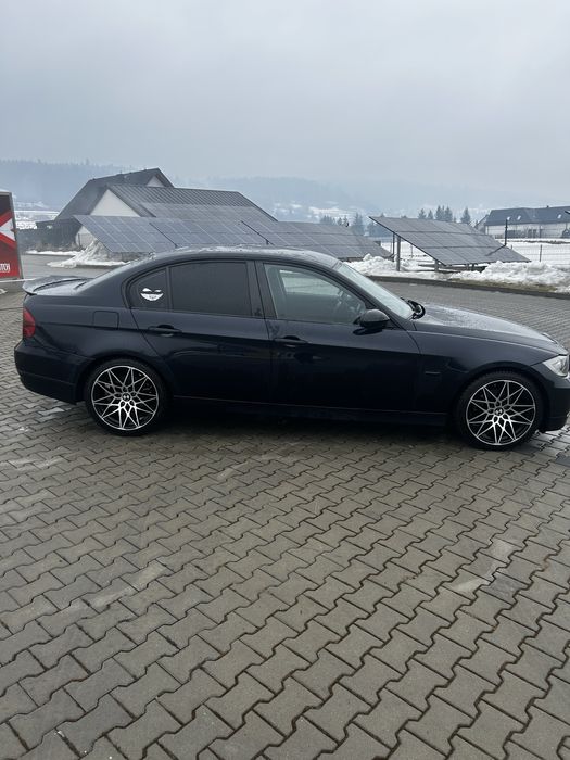 BMW E90 320i zadbane
