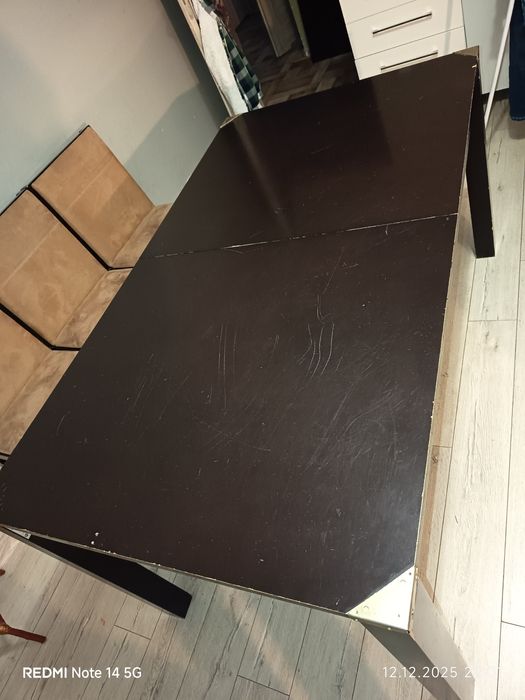 Stół 6 lub 8 krzeseł