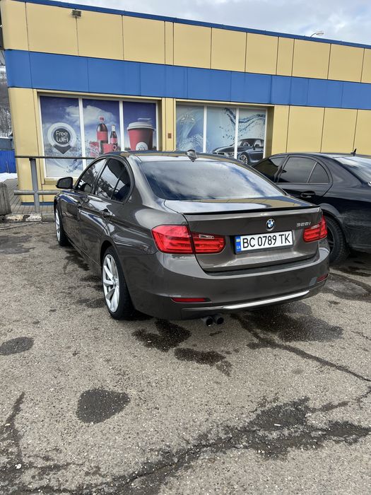 У продажі BMW F30 2012 року 290км
