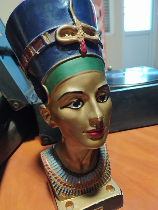 Нефертити большая статуэтка Египет