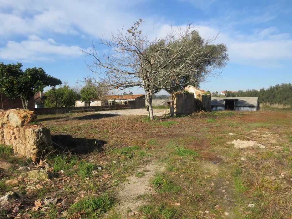 Vendo casa com 90 m2 e terreno contiguo c/ 2000 m2 em Anobra