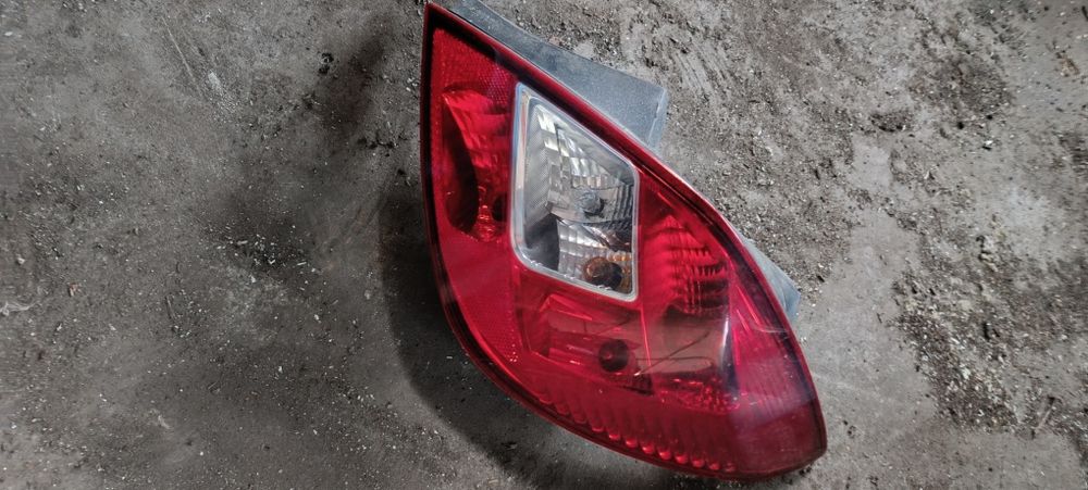 lampa prawa tylna Opel Corsa D 5D przedlift