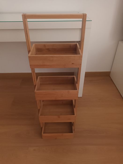Estante suporte com 4  prateleiras