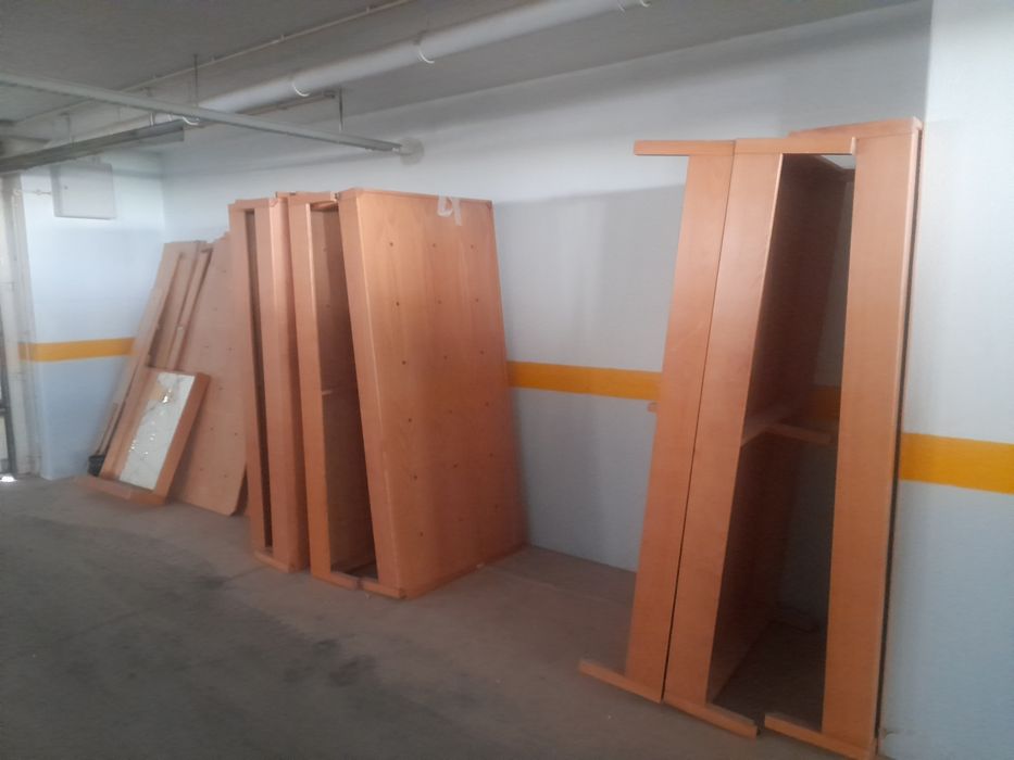 Vendo Cama, secretária  e móveis de quarto