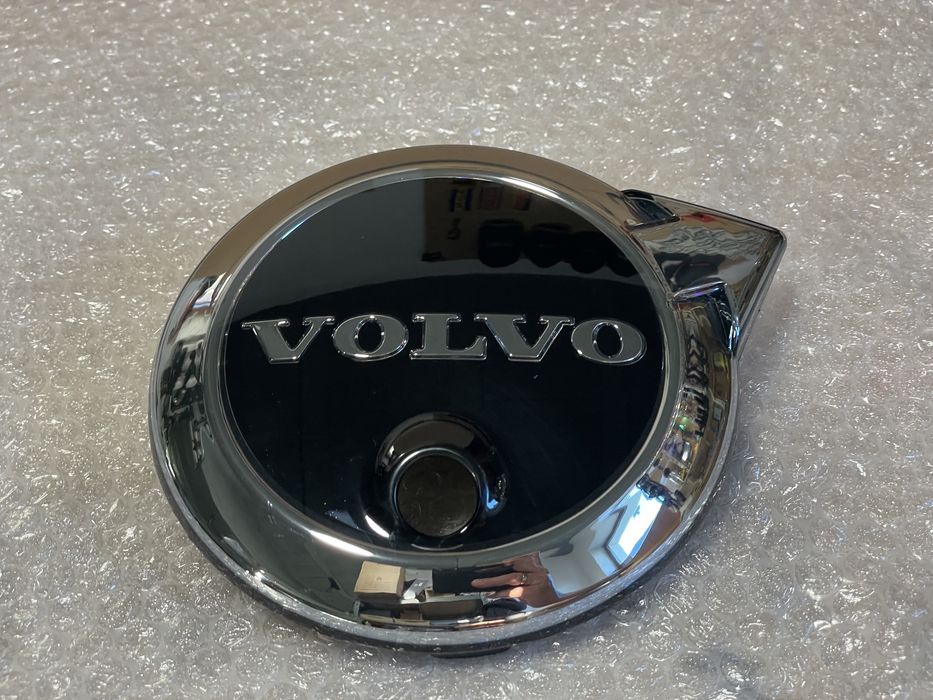 Emblemat znaczek Volvo na przedni grill 32337964