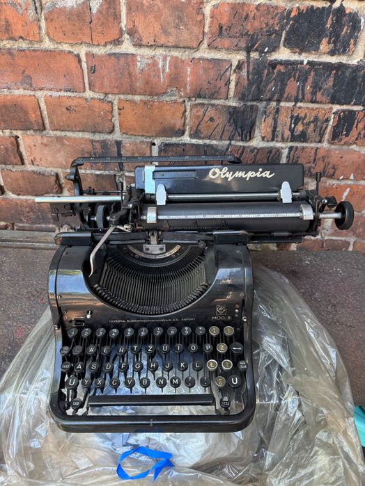 Maszyna do pisania Olympia mod 8