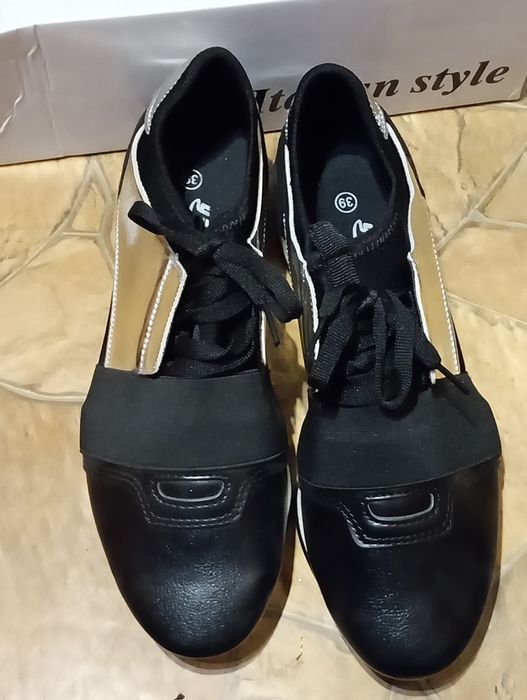 Nowe półbuty damskie rozmiar 39