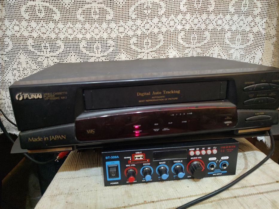 Відеомагнітофон Grundig і підсилювач