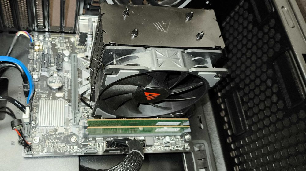 Płyta główna Asus, procesor i5-9500, 16GB DDR4