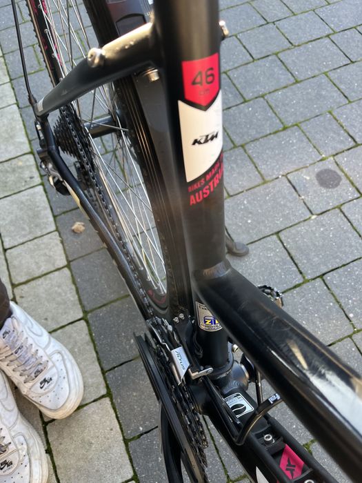 KTM AVENZA Cross Street