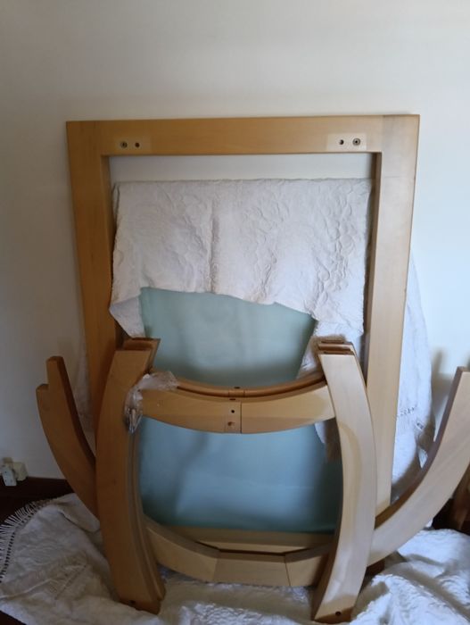 Secretária em madeira maciça