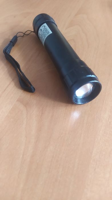 Акумуляторний ліхтарик