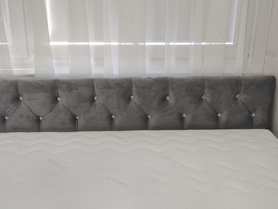 140x200 Łóżko tapicerowane , pikowane kryształkami z pojemnikiem