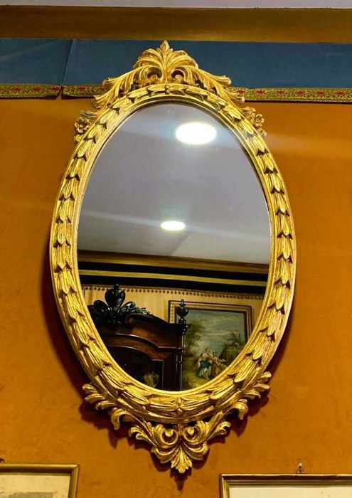 Espelho com Moldura em Folha de Ouro