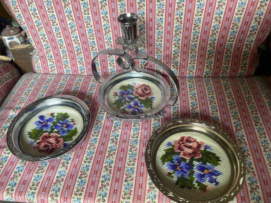 Подсвечник с набором блюдец с вышевкой