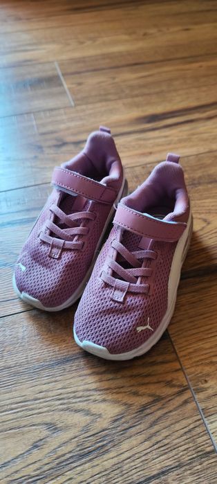 Buty sportowe dla dziewczynki Puma r. 24