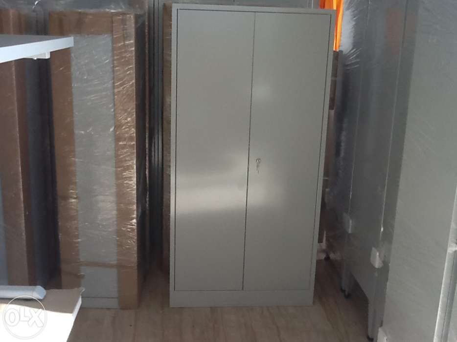 Armário médio com portas bater chapa cinza novo