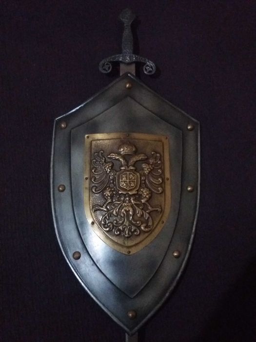 Escudo e espada de pendurar