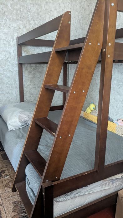 Двух поверхлве ліжко
