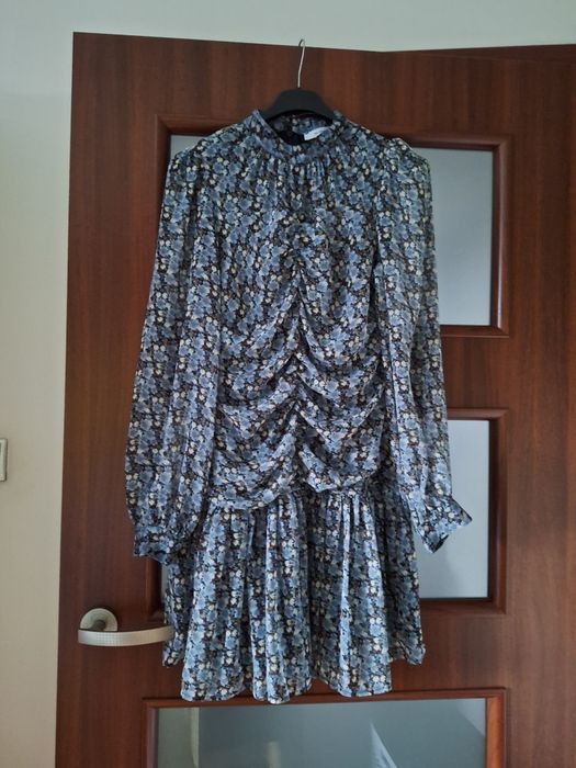 Gufrowana elegancka sukienka Reserved xs