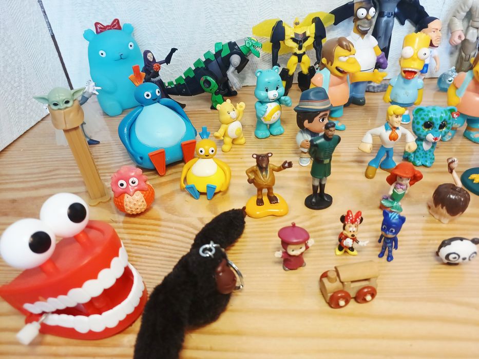 Колекційні фігурки персонажі з Macdonald's Disney Moshi Monsters Playmobil Simpsons