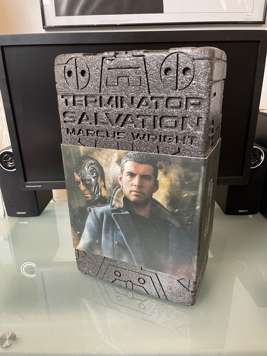 Фигурка 1/6 1/6 hot toys mms 100 TERMINATOR SALVATION MARCUS