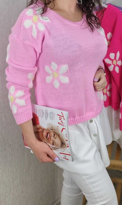 NOWY sweter w kwiaty luźny na wiosnę pudrowy róż