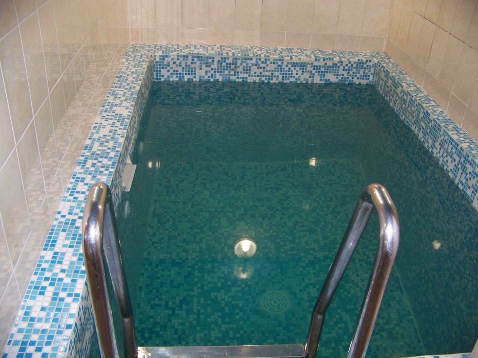 Дом  4 комнаты с бассейном