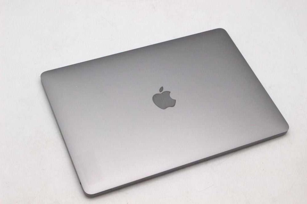 MacBook Pro Ecrã Retina 13,3" | Intel Core i5 | 8 Gigas Memória RAM | Disco SSD PCIe | Gráfica Iris Plus 1536 MB | Mac OSMonterey | Rigorosamente NOVO