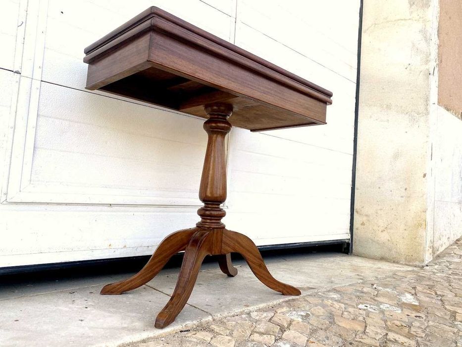 Mesa de jogo romântica +80comp x 40prof x 80prof (aberto) x 75,5alt.