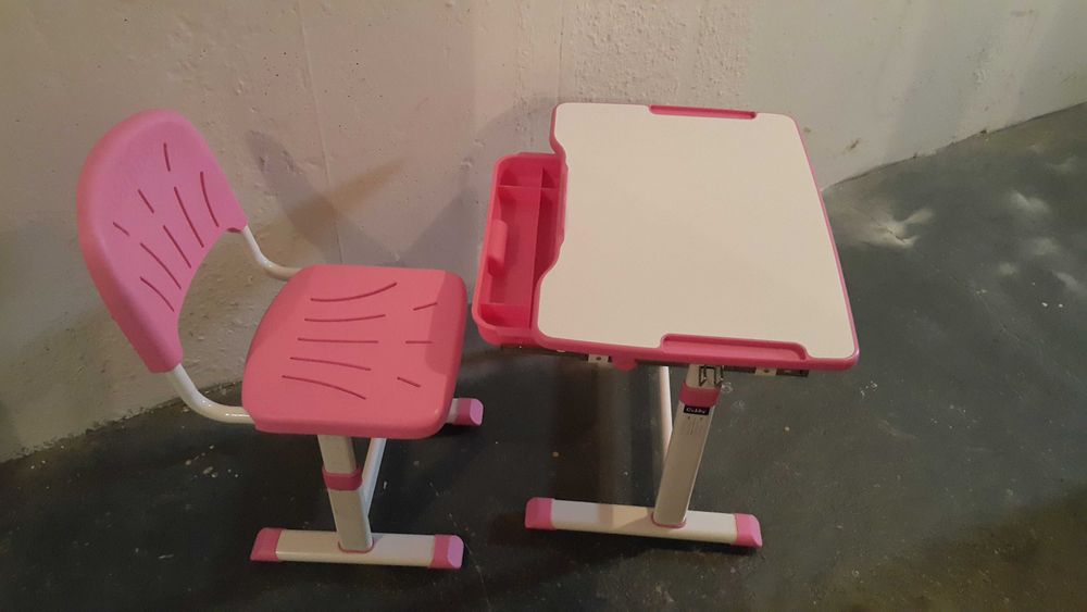 Regulowane biurko dziecięce plus krzesło / wiek 4-14 / jak nowe !!!