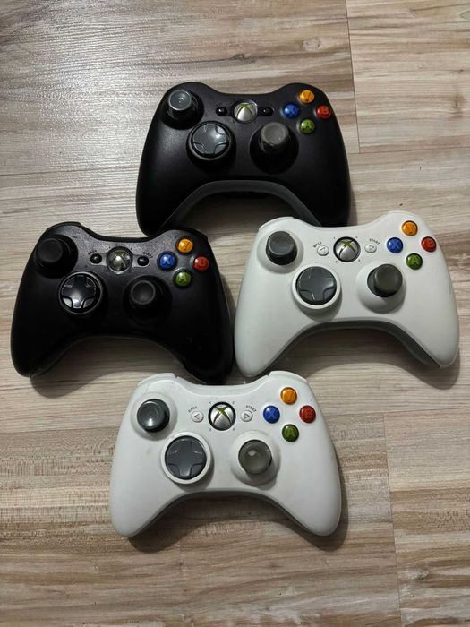 Konsola Xbox 360 wraz z kamerą kinekt, 4 padami i zestawem gier