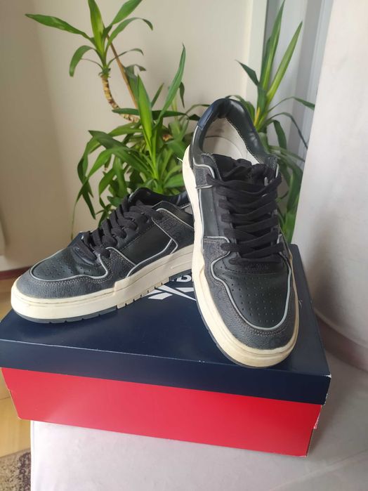 Trampki Sneakersy Guess Rozmiar 39 (25 cm)